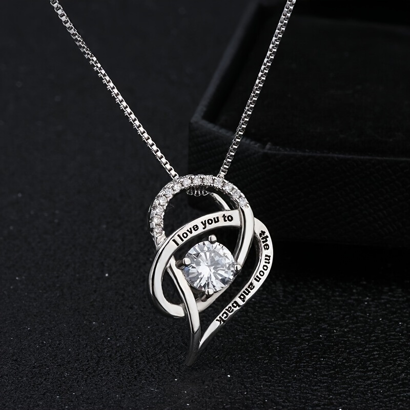 Un elegante collana con ciondo - Women Fashion Over The Years recensione e prezzo
