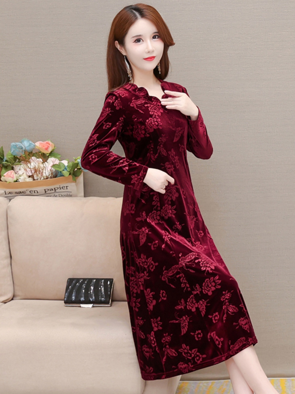 Elegante Abito in Velluto con  - Women Fashion Over The Years recensione e prezzo